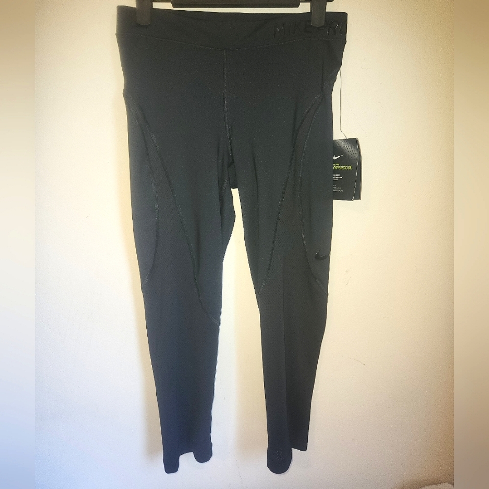 Nike Pro Hypercool Black Capri Training Tights, Women's Size Medium. NWT